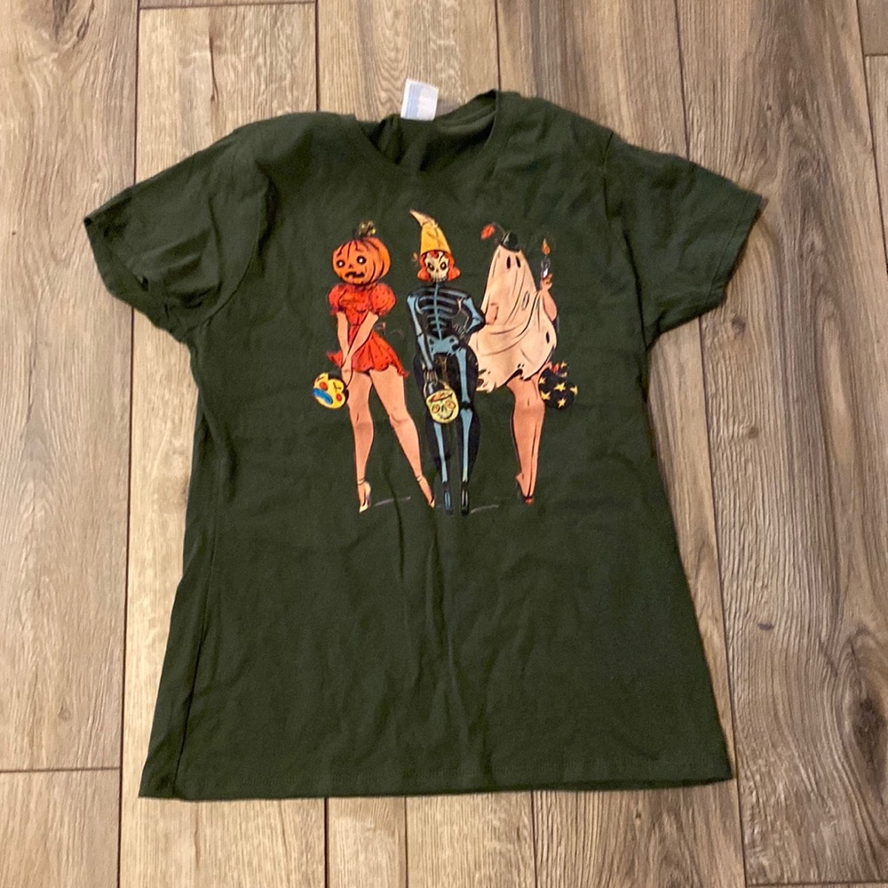 Women’s olive green retro pinup Halloween graphic tee